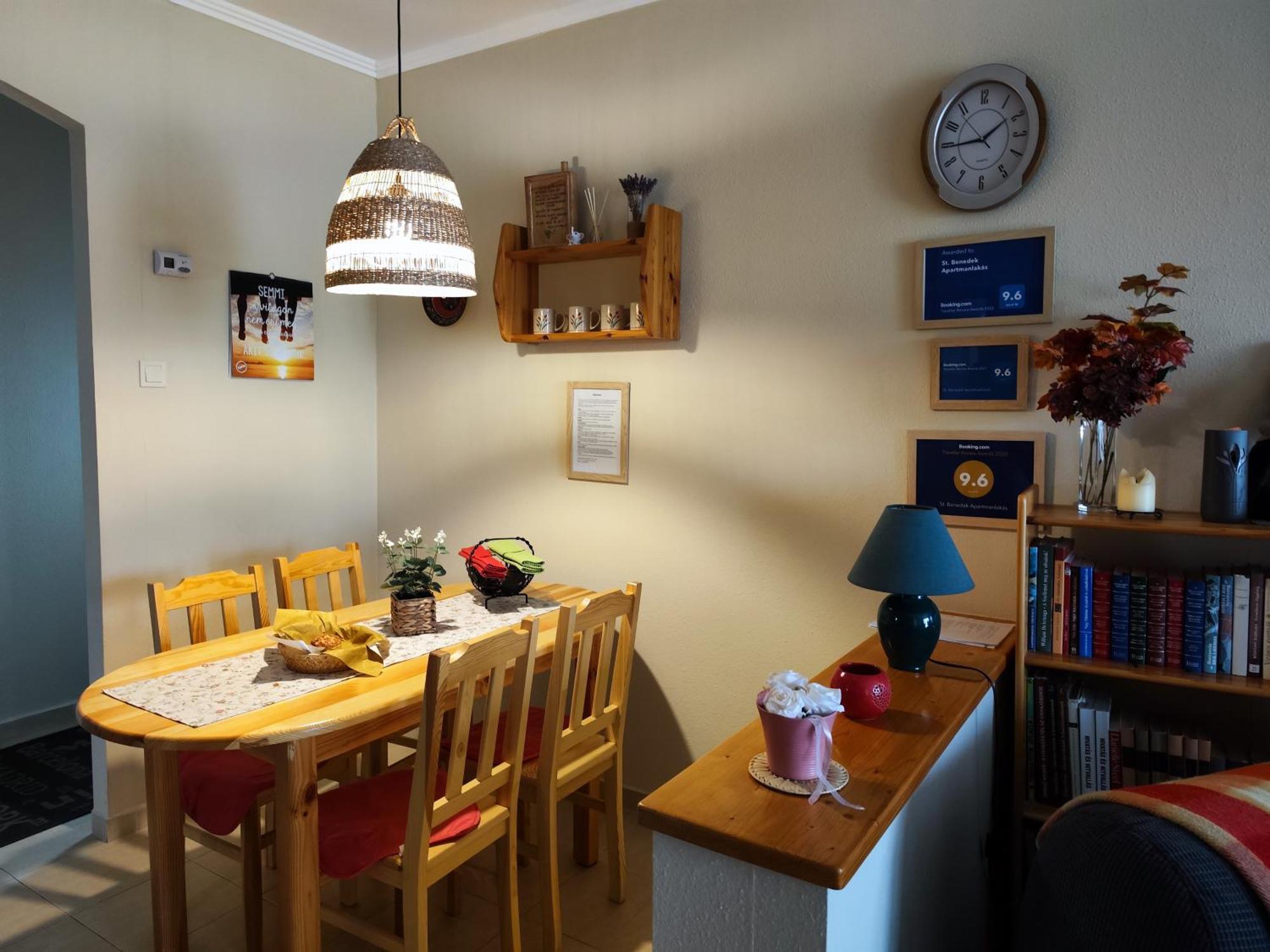 St. Benedek Apartmanlakas Leilighet Mezőkövesd Eksteriør bilde